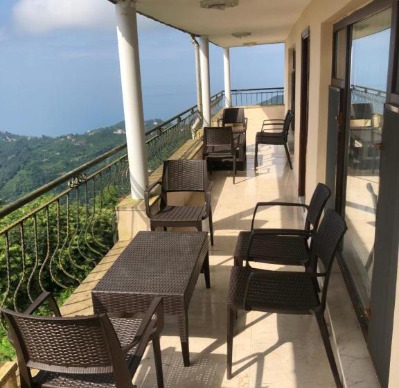 سوییت جونیور لوکس, Zarha Mountain Resort