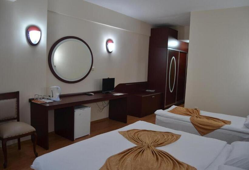 اتاق استاندارد سه نفره, Zarha Mountain Resort