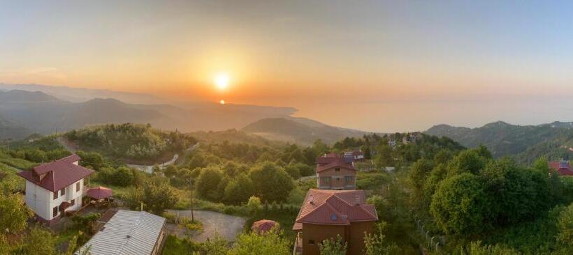 سوییت خانوادگی, Zarha Mountain Resort