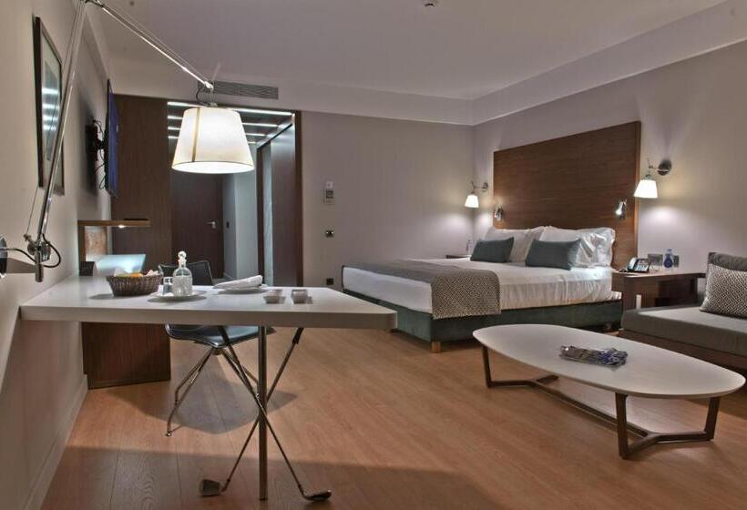 سوئیت جونیور با چشم‌انداز کوهستان, Crete Golf Club