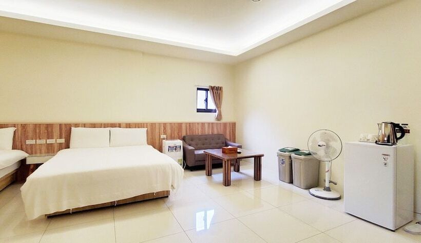 اتاق خانوادگی, Happiness Yes Inn