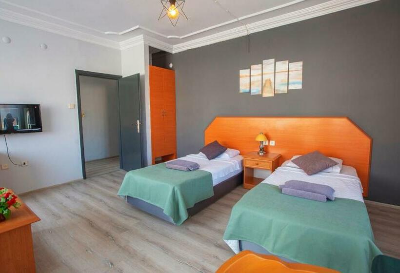 استودیوی استاندارد, Hma Hotel & Suites