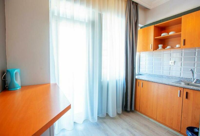 استودیوی استاندارد, Hma Hotel & Suites