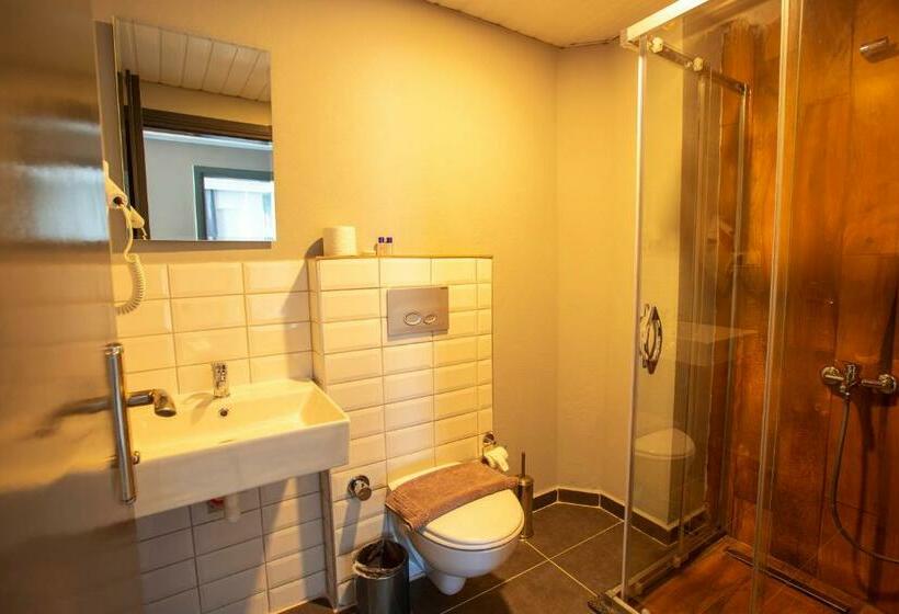 استودیوی استاندارد, Hma Hotel & Suites