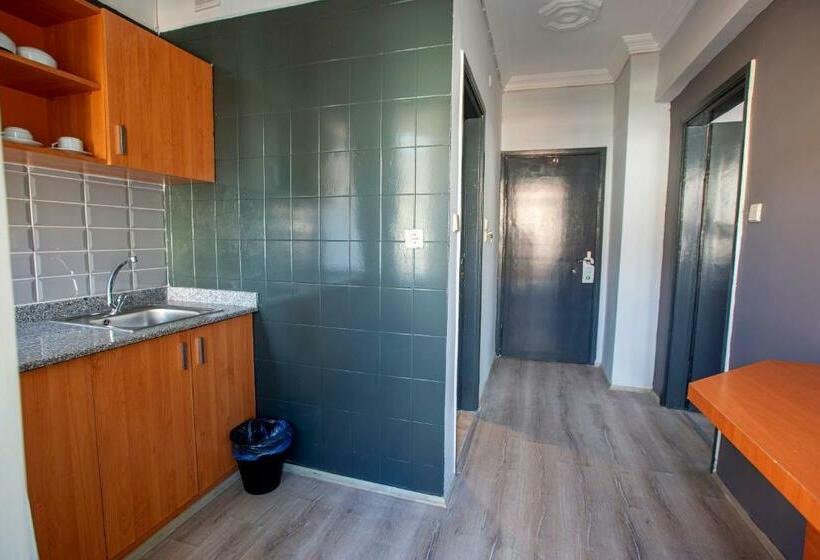 استودیوی استاندارد, Hma Hotel & Suites