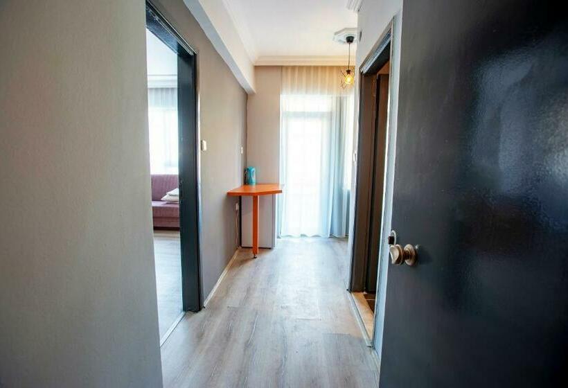 استودیوی استاندارد, Hma Hotel & Suites
