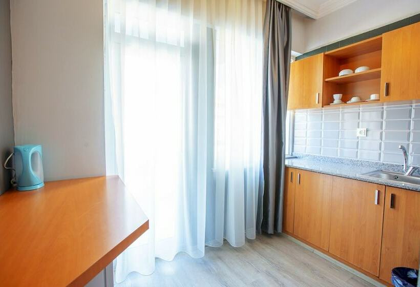 استودیوی استاندارد, Hma Hotel & Suites
