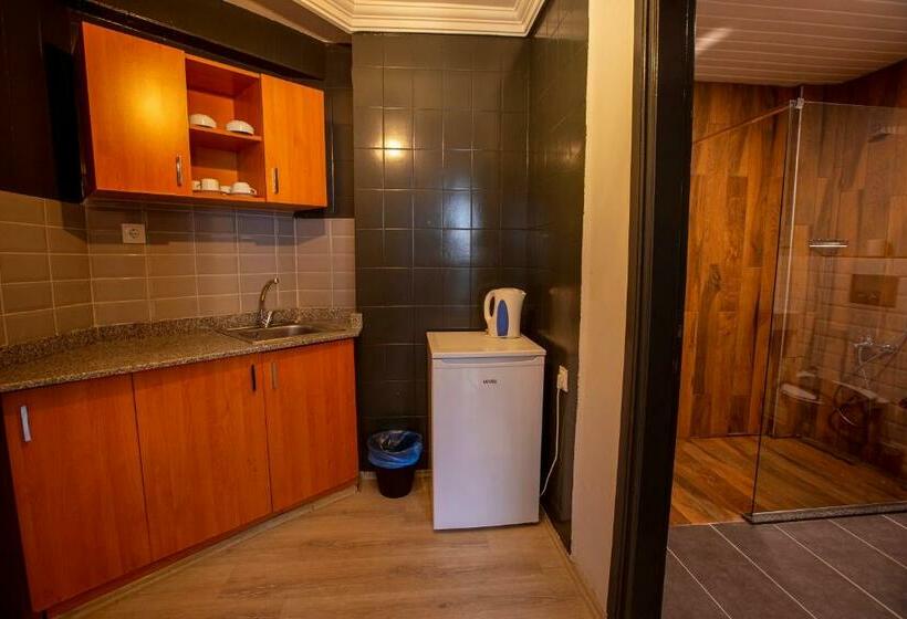 سوییت, Hma Hotel & Suites