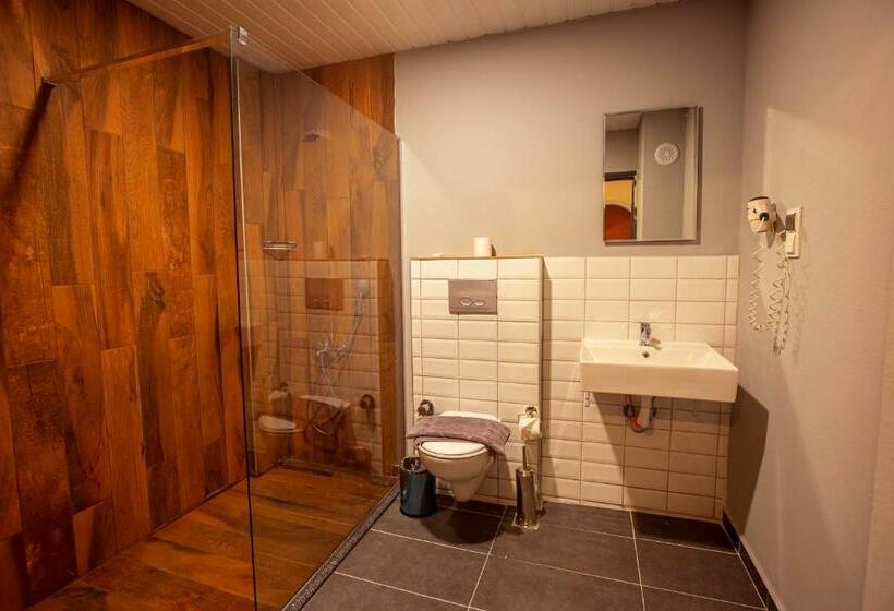 سوییت, Hma Hotel & Suites