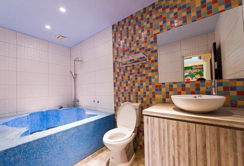 اتاق استاندارد سه نفره, Ericson Kingdom B&b