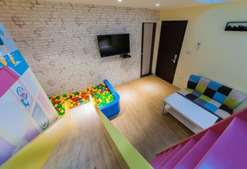 اتاق استاندارد سه نفره, Ericson Kingdom B&b