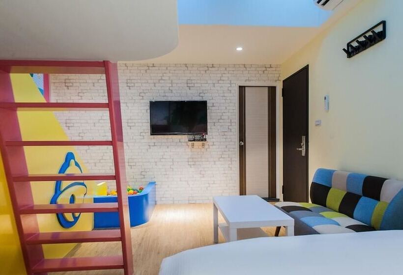 اتاق استاندارد سه نفره, Ericson Kingdom B&b