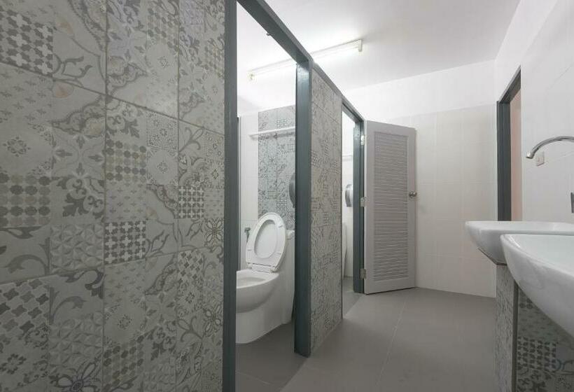 اتاق خانوادگی با سرویس بهداشتی مشترک, Baansu Hostel