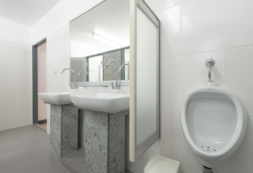 اتاق خانوادگی با سرویس بهداشتی مشترک, Baansu Hostel