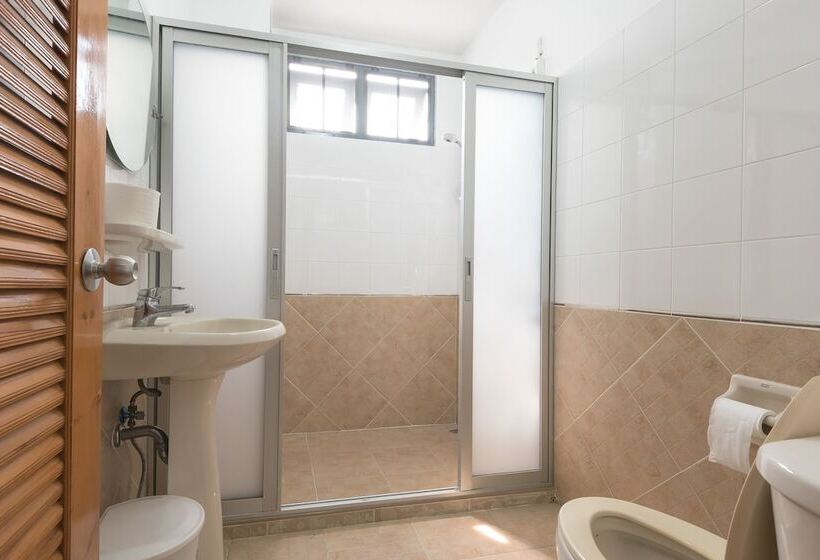 اتاق خانوادگی با سرویس بهداشتی مشترک, Baansu Hostel