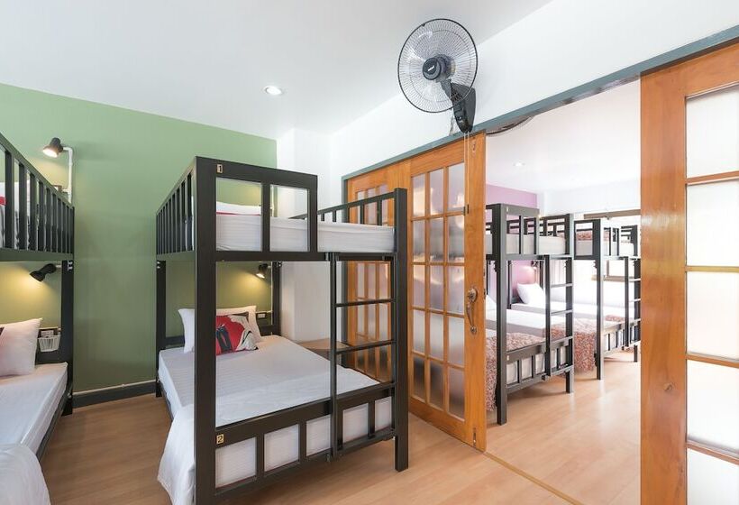 اتاق خانوادگی با سرویس بهداشتی مشترک, Baansu Hostel