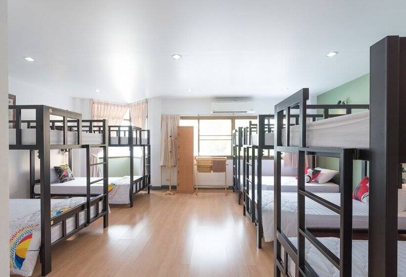 اتاق خانوادگی با سرویس بهداشتی مشترک, Baansu Hostel