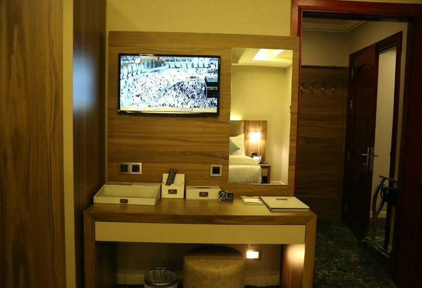 استودیوی استاندارد, Bram Suites