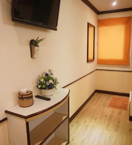 اتاق لوکس, Honey House1