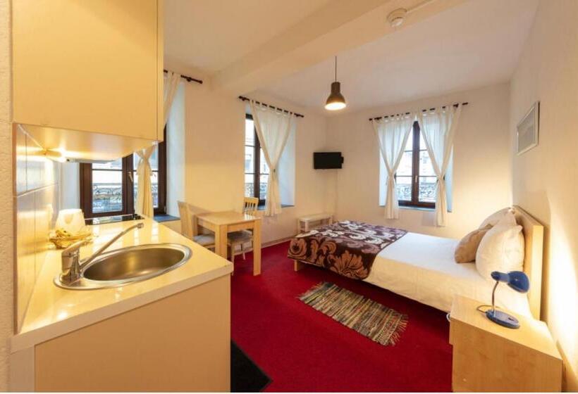 استودیوی استاندارد, Hostellerie De L Hôtel De Ville