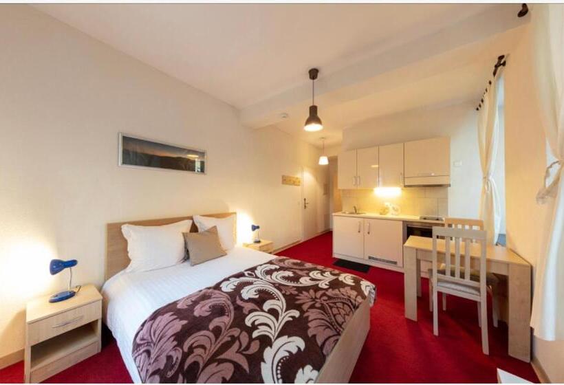 استودیوی استاندارد, Hostellerie De L Hôtel De Ville