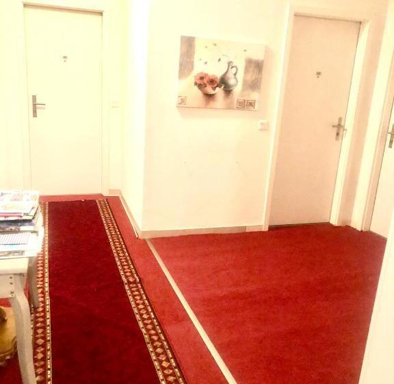استودیوی استاندارد, Hostellerie De L Hôtel De Ville