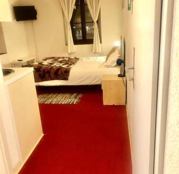 استودیوی استاندارد, Hostellerie De L Hôtel De Ville