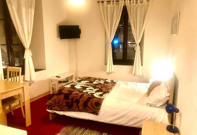 استودیوی استاندارد, Hostellerie De L Hôtel De Ville