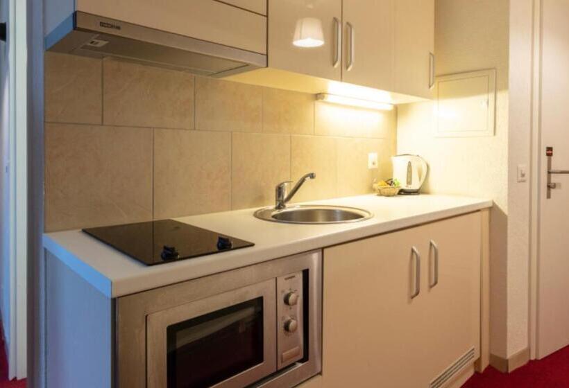استودیوی استاندارد, Hostellerie De L Hôtel De Ville