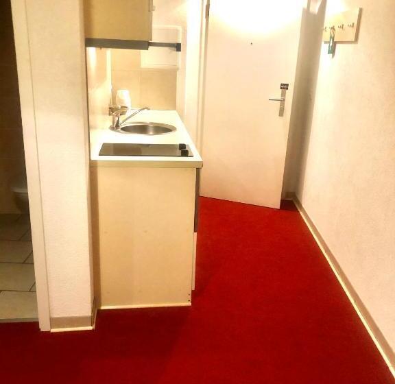 استودیوی استاندارد, Hostellerie De L Hôtel De Ville