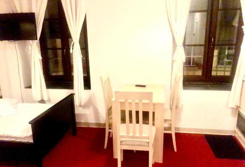 استودیوی استاندارد, Hostellerie De L Hôtel De Ville