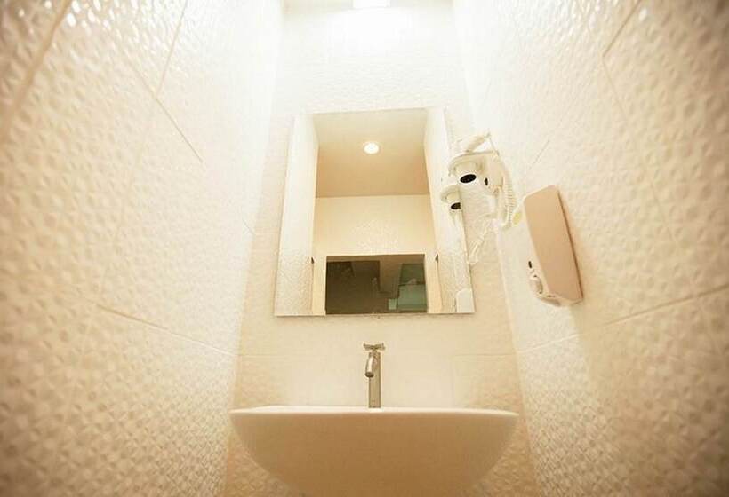اتاق استاندارد با سرویس بهداشتی مشترک, Micro Hostel