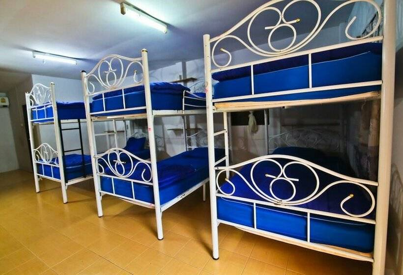 تختخواب در اتاق مشترک, Saparote Hostel