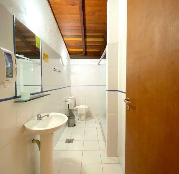 اتاق پنج‌تخته استاندارد, Bamboo Buzios Hostel