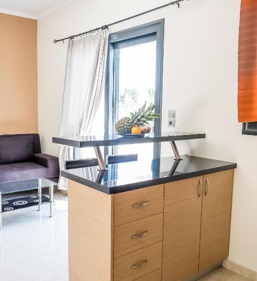 استودیوی سوپریور, Golden Sun Villas