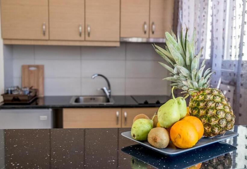 استودیوی سوپریور, Golden Sun Villas