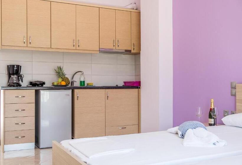 استودیو استاندارد با چشم‌انداز استخر, Golden Sun Villas