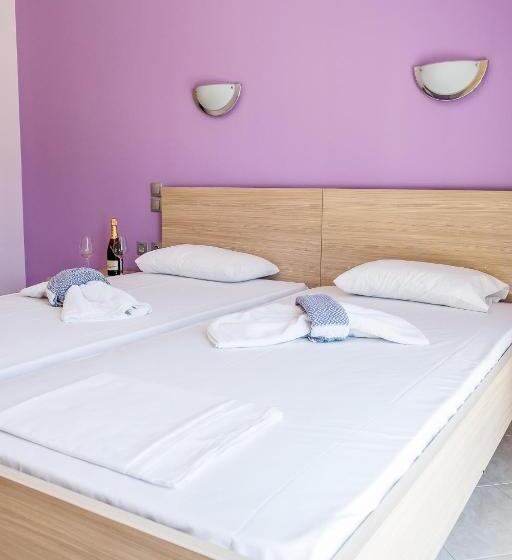 استودیو استاندارد با چشم‌انداز استخر, Golden Sun Villas