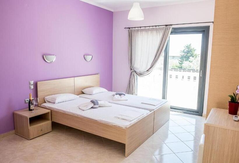 استودیو استاندارد با چشم‌انداز استخر, Golden Sun Villas