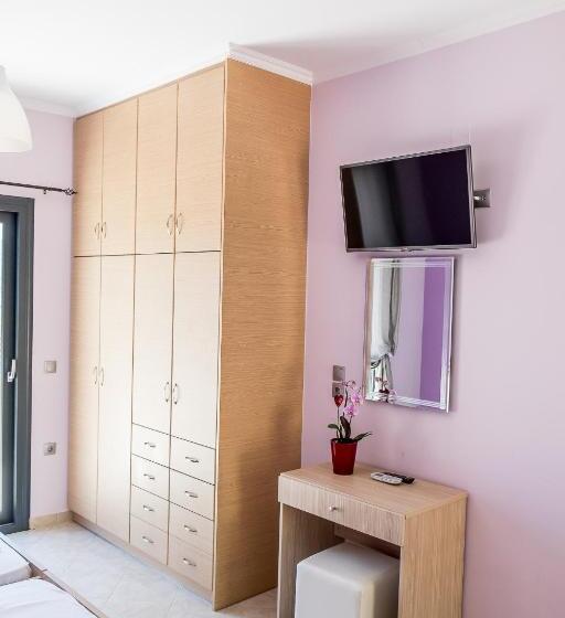 استودیو استاندارد با چشم‌انداز استخر, Golden Sun Villas