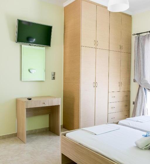 استودیو استاندارد با چشم‌انداز استخر, Golden Sun Villas