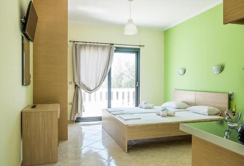 استودیو استاندارد با چشم‌انداز استخر, Golden Sun Villas