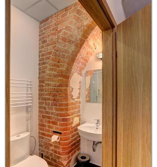 اتاق استاندارد, Koszary Arche