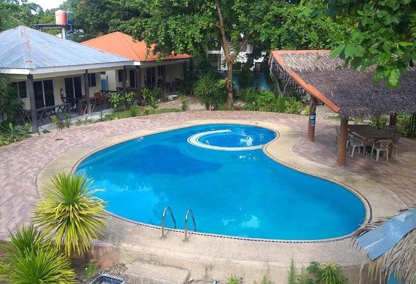 اتاق استاندارد با چشم‌انداز استخر, The Sharks Tail Dive Center