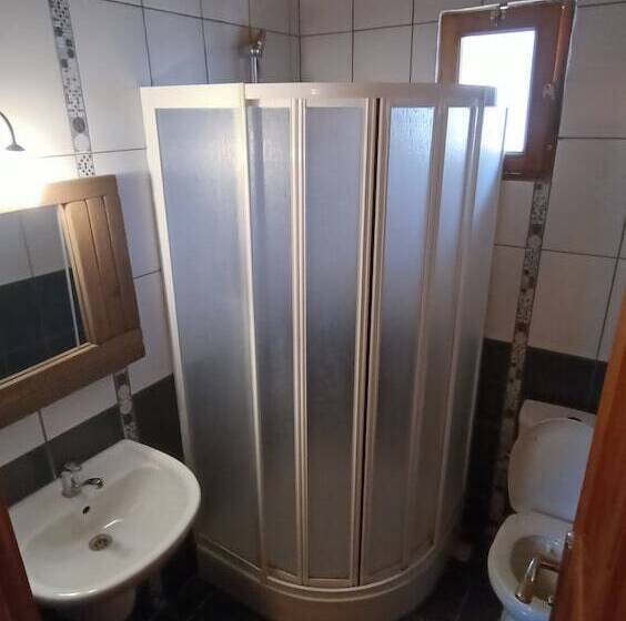 سوئیت لوکس با چشم‌انداز کوهستان, Lycia Nature House