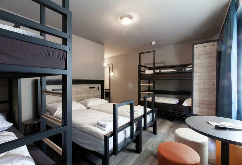 تختخواب در اتاق مشترک, a&o Frankfurt Ostend