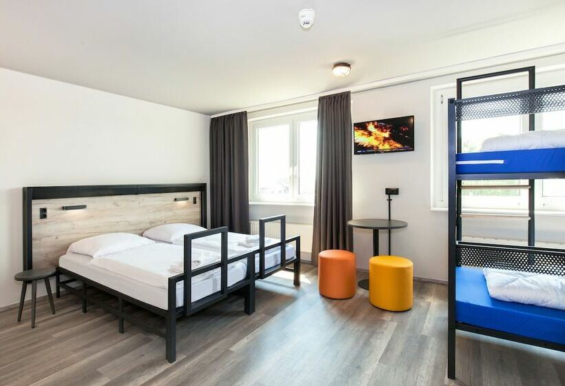 اتاق خانوادگی, a&o Frankfurt Ostend