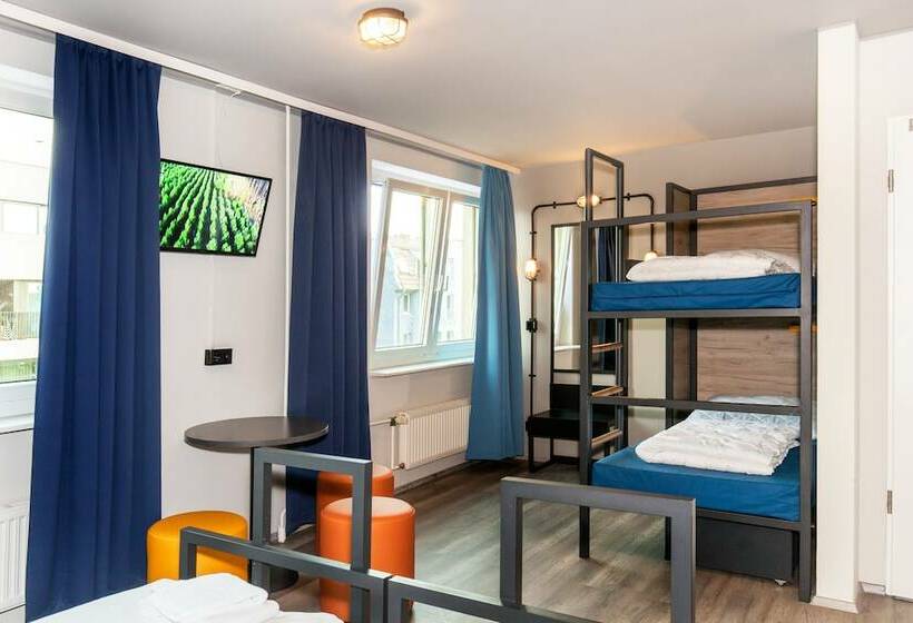 اتاق استاندارد سه نفره, a&o Frankfurt Ostend