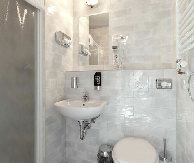 اتاق استاندارد سه نفره, a&o Frankfurt Ostend