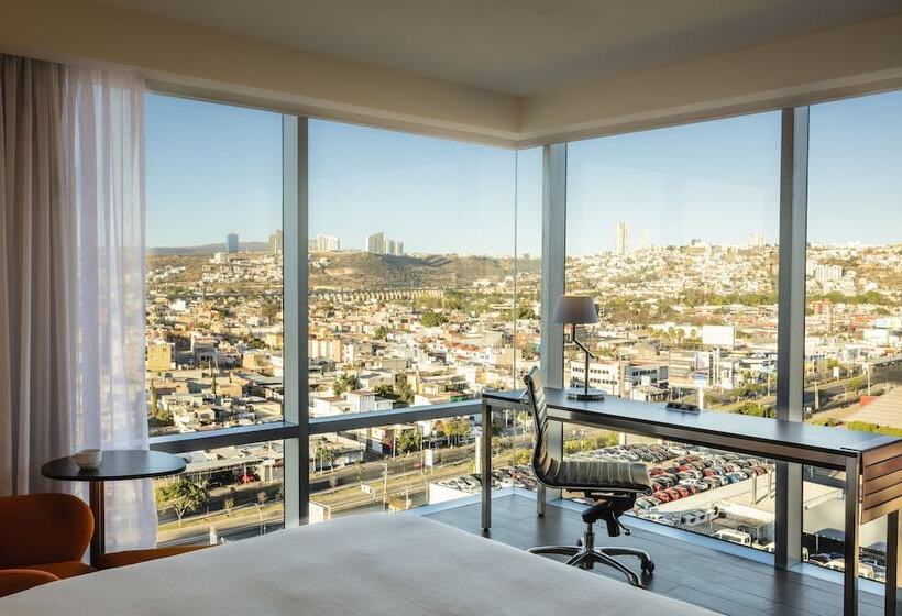 اتاق لوکس با تخت بزرگ, Fiesta Inn Express Queretaro Constituyentes
